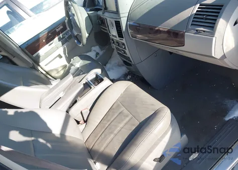 2010 Chrysler Town & Country Touring z USA, uszkodzony, nr VIN 2A4RR5DX6AR141223